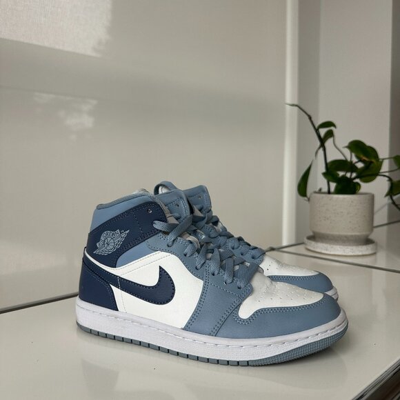 Womens Air Jordan 1 Mid in BLUE 7.5 - Picture 1 of 5